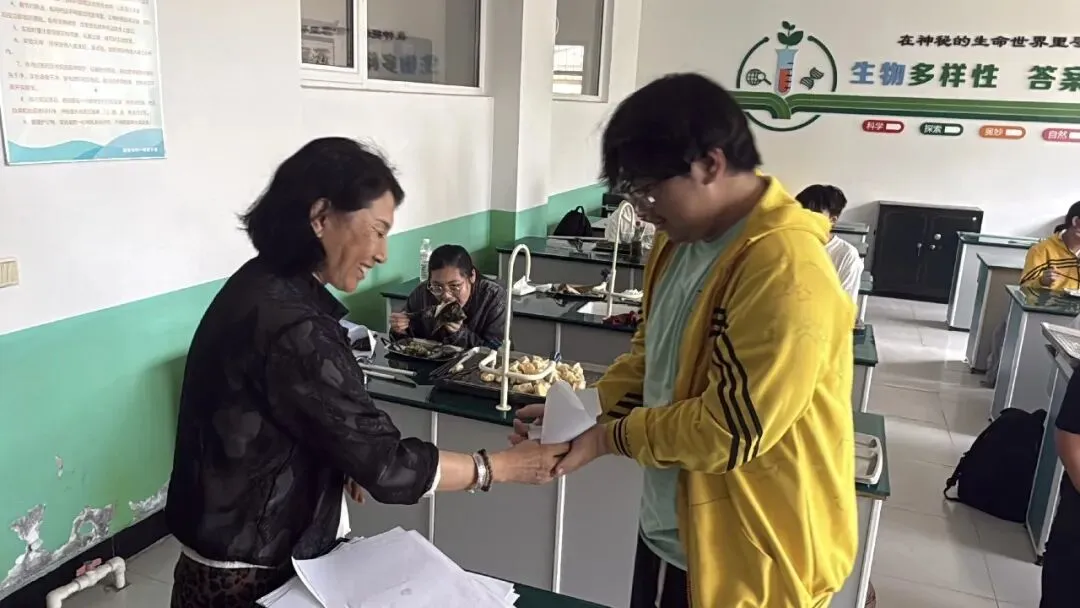 暖心护航中考 蓄力奔赴前程——我校开展中考考前专项辅导暨师生共勉大会-第11张图片-四季读书网 暖心护航中考 蓄力奔赴前程——我校开展中考考前专项辅导暨师生共勉大会-第11张图片-四季读书网