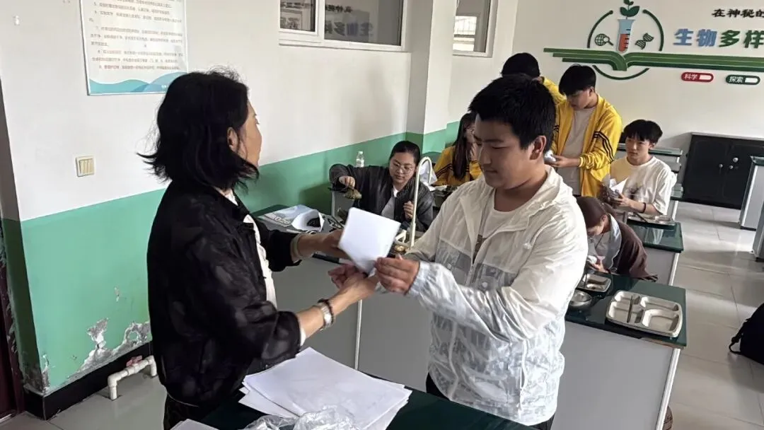 暖心护航中考 蓄力奔赴前程——我校开展中考考前专项辅导暨师生共勉大会-第12张图片-四季读书网 暖心护航中考 蓄力奔赴前程——我校开展中考考前专项辅导暨师生共勉大会-第12张图片-四季读书网