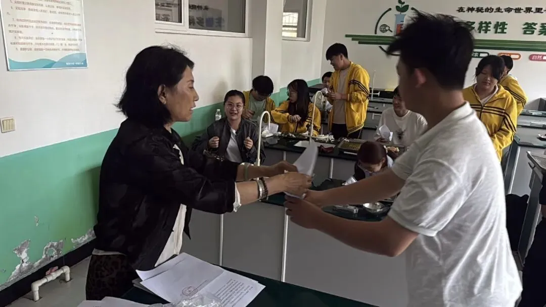 暖心护航中考 蓄力奔赴前程——我校开展中考考前专项辅导暨师生共勉大会-第13张图片-四季读书网 暖心护航中考 蓄力奔赴前程——我校开展中考考前专项辅导暨师生共勉大会-第13张图片-四季读书网