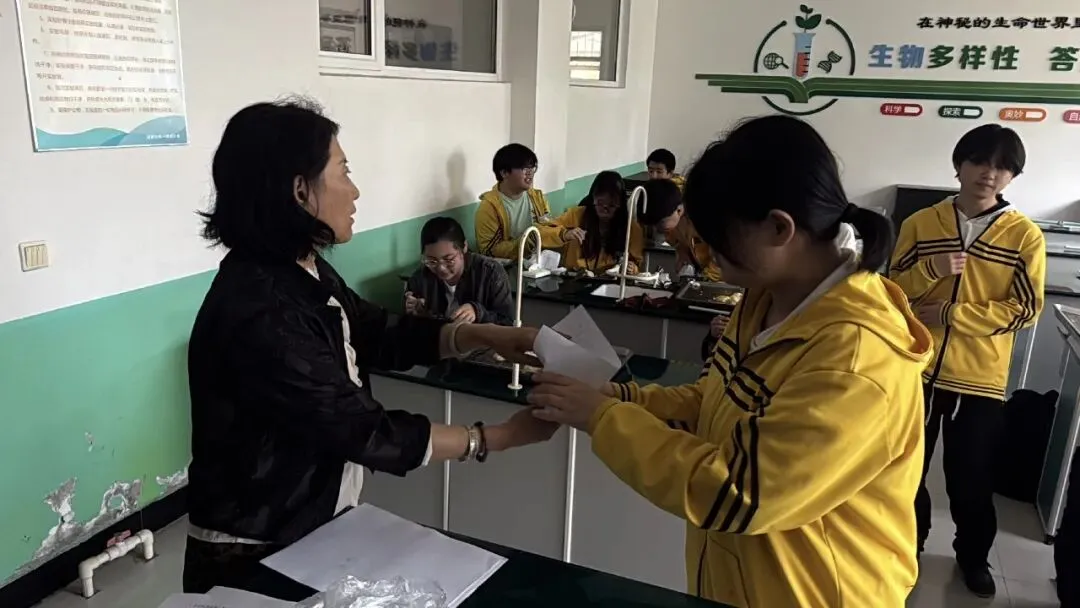 暖心护航中考 蓄力奔赴前程——我校开展中考考前专项辅导暨师生共勉大会-第14张图片-四季读书网 暖心护航中考 蓄力奔赴前程——我校开展中考考前专项辅导暨师生共勉大会-第14张图片-四季读书网