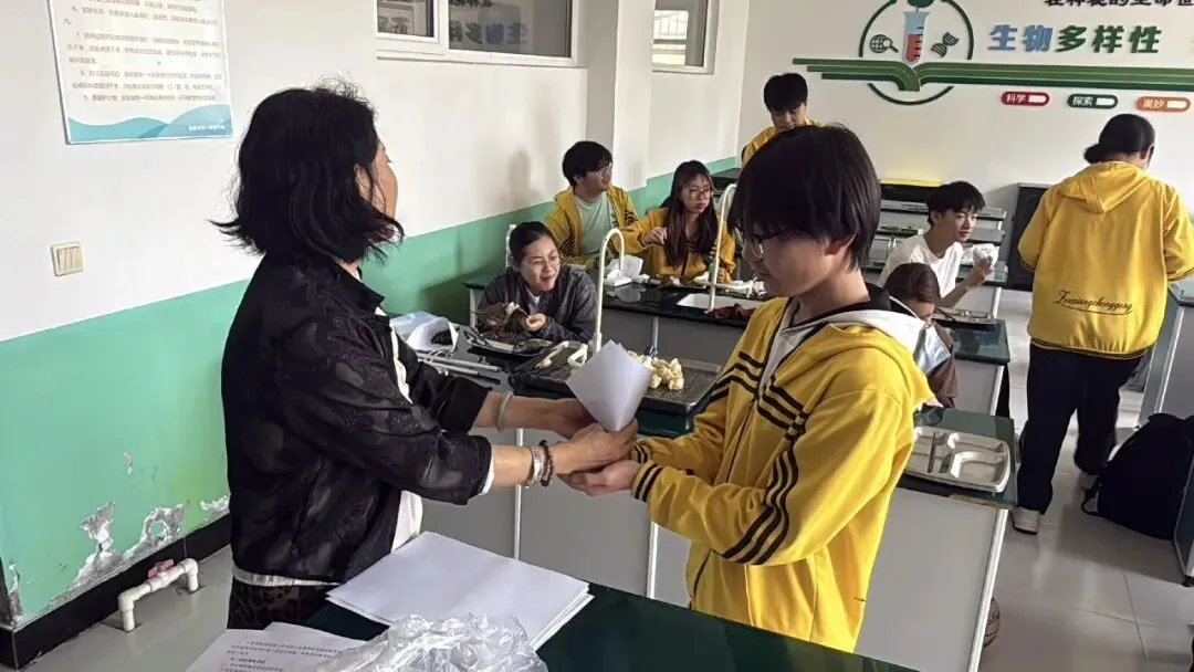 暖心护航中考 蓄力奔赴前程——我校开展中考考前专项辅导暨师生共勉大会-第15张图片-四季读书网 暖心护航中考 蓄力奔赴前程——我校开展中考考前专项辅导暨师生共勉大会-第15张图片-四季读书网