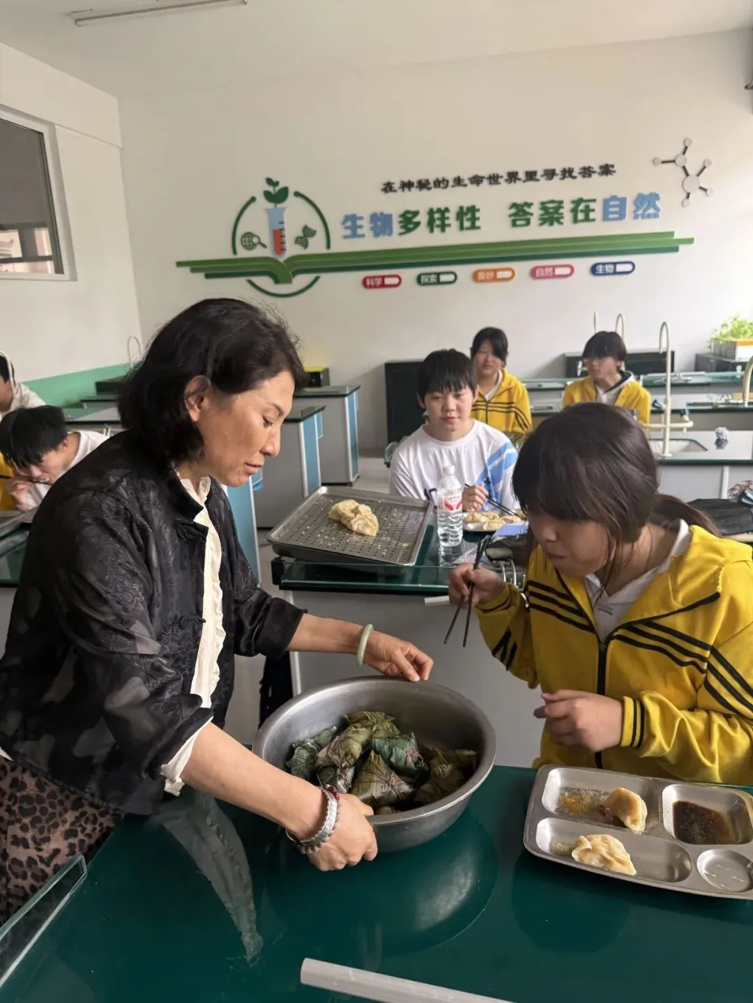 暖心护航中考 蓄力奔赴前程——我校开展中考考前专项辅导暨师生共勉大会-第16张图片-四季读书网 暖心护航中考 蓄力奔赴前程——我校开展中考考前专项辅导暨师生共勉大会-第16张图片-四季读书网