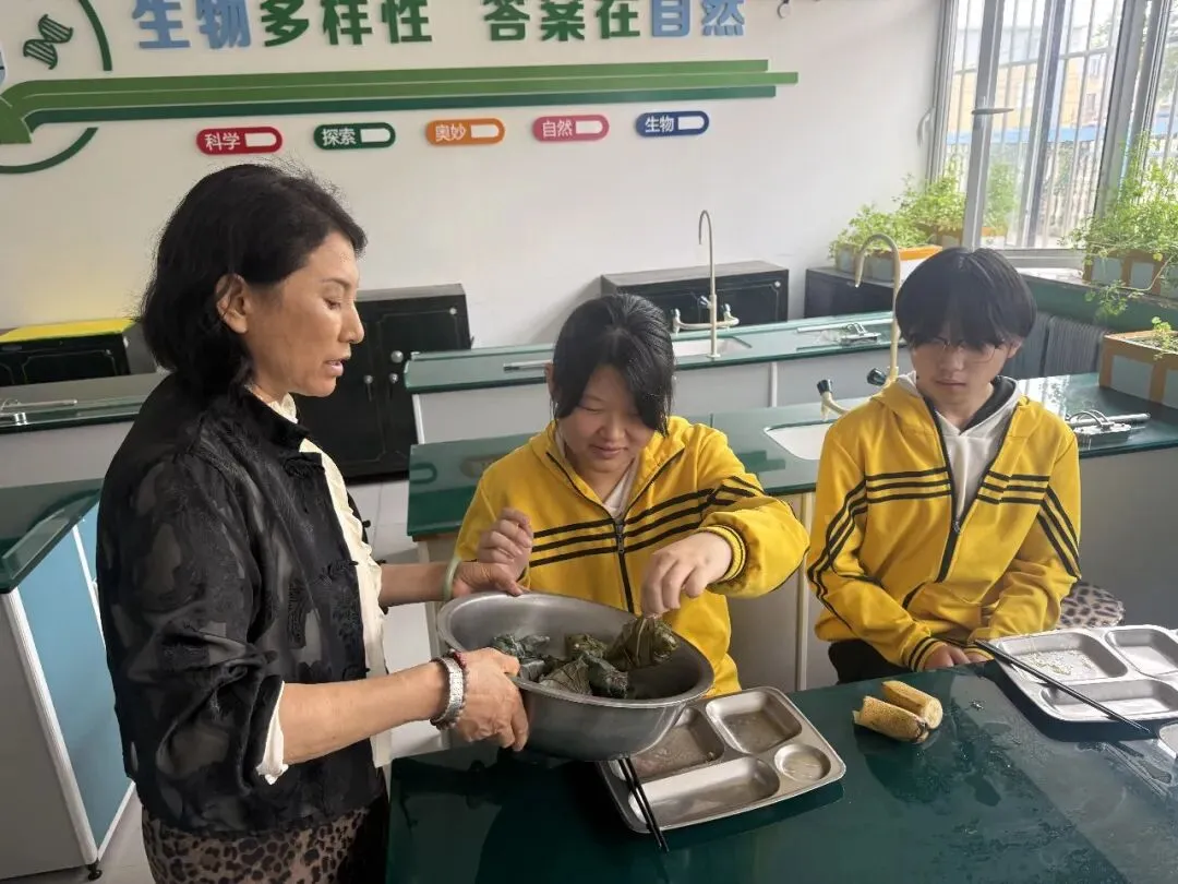 暖心护航中考 蓄力奔赴前程——我校开展中考考前专项辅导暨师生共勉大会-第17张图片-四季读书网 暖心护航中考 蓄力奔赴前程——我校开展中考考前专项辅导暨师生共勉大会-第17张图片-四季读书网