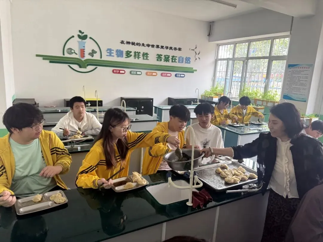 暖心护航中考 蓄力奔赴前程——我校开展中考考前专项辅导暨师生共勉大会-第18张图片-四季读书网 暖心护航中考 蓄力奔赴前程——我校开展中考考前专项辅导暨师生共勉大会-第18张图片-四季读书网