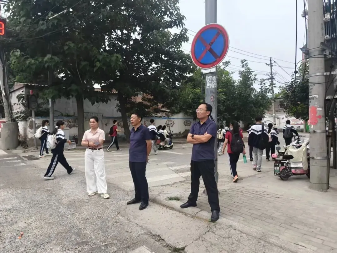 众志成城,誓赢中考-第1张图片-四季读书网