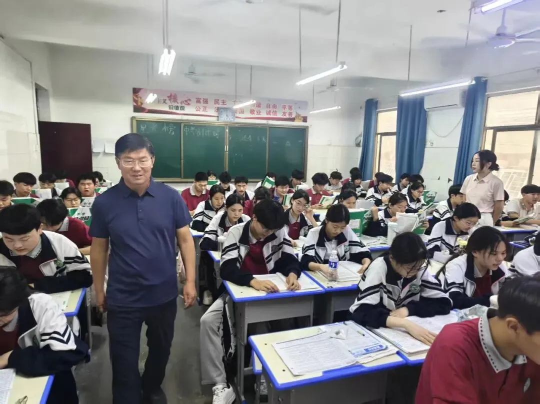 众志成城,誓赢中考-第13张图片-四季读书网