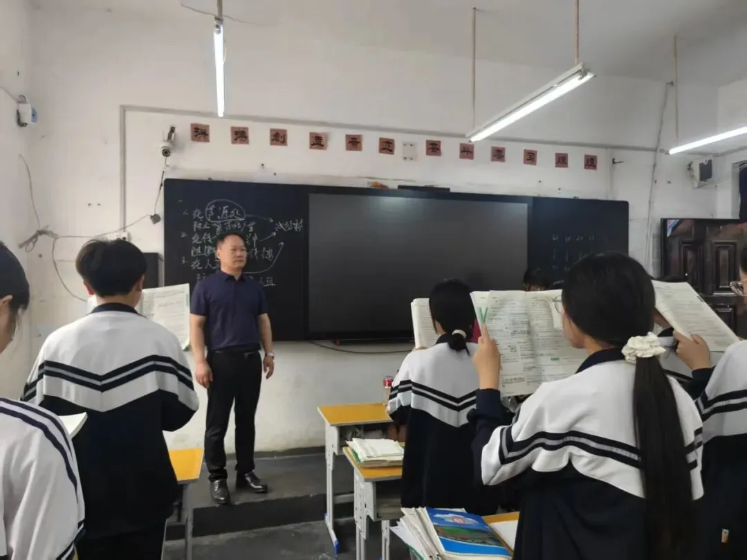 众志成城,誓赢中考-第18张图片-四季读书网