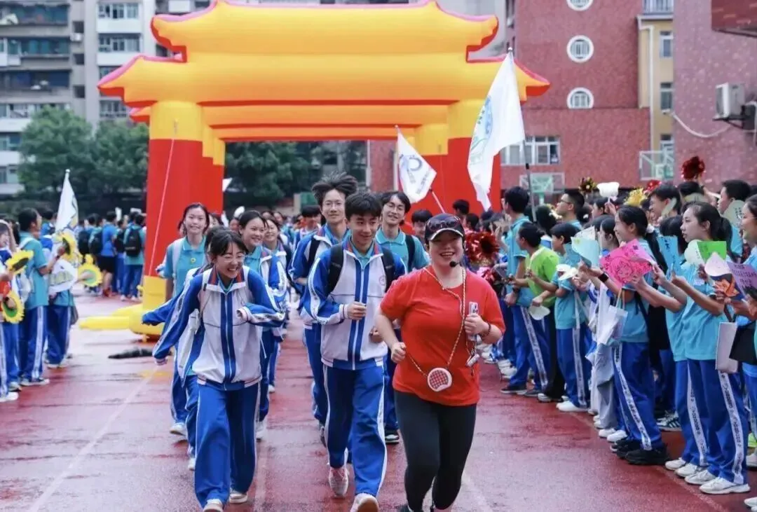 壮志凌云,逐梦中考——贵阳市第十六中学2026届中考壮行活动-第18张图片-四季读书网