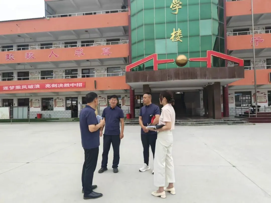 众志成城,誓赢中考-第29张图片-四季读书网
