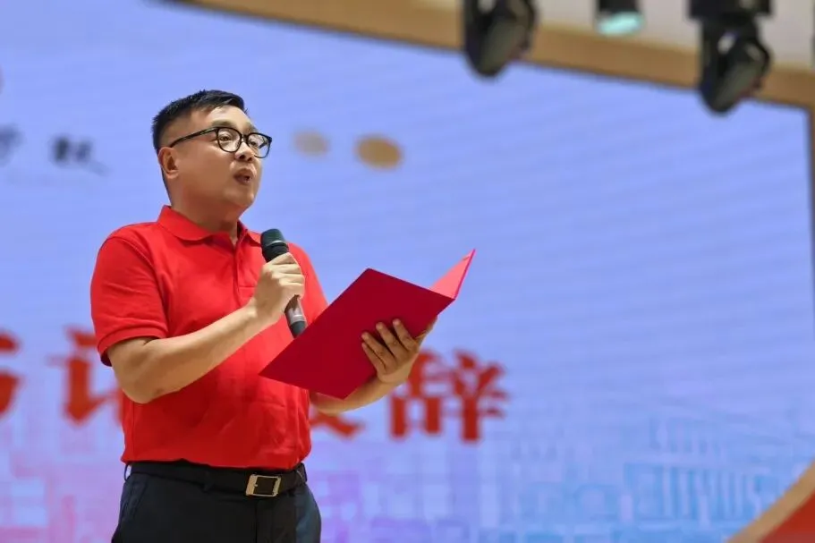 旌旗猎猎跃龙门,壮志凌云搏中考——鸡鸣山学校隆重举行2026年冲刺动员大会-第27张图片-四季读书网 旌旗猎猎跃龙门,壮志凌云搏中考——鸡鸣山学校隆重举行2026年冲刺动员大会-第27张图片-四季读书网