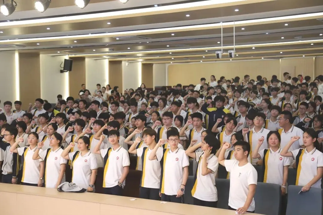 旌旗猎猎跃龙门,壮志凌云搏中考——鸡鸣山学校隆重举行2026年冲刺动员大会-第34张图片-四季读书网 旌旗猎猎跃龙门,壮志凌云搏中考——鸡鸣山学校隆重举行2026年冲刺动员大会-第34张图片-四季读书网