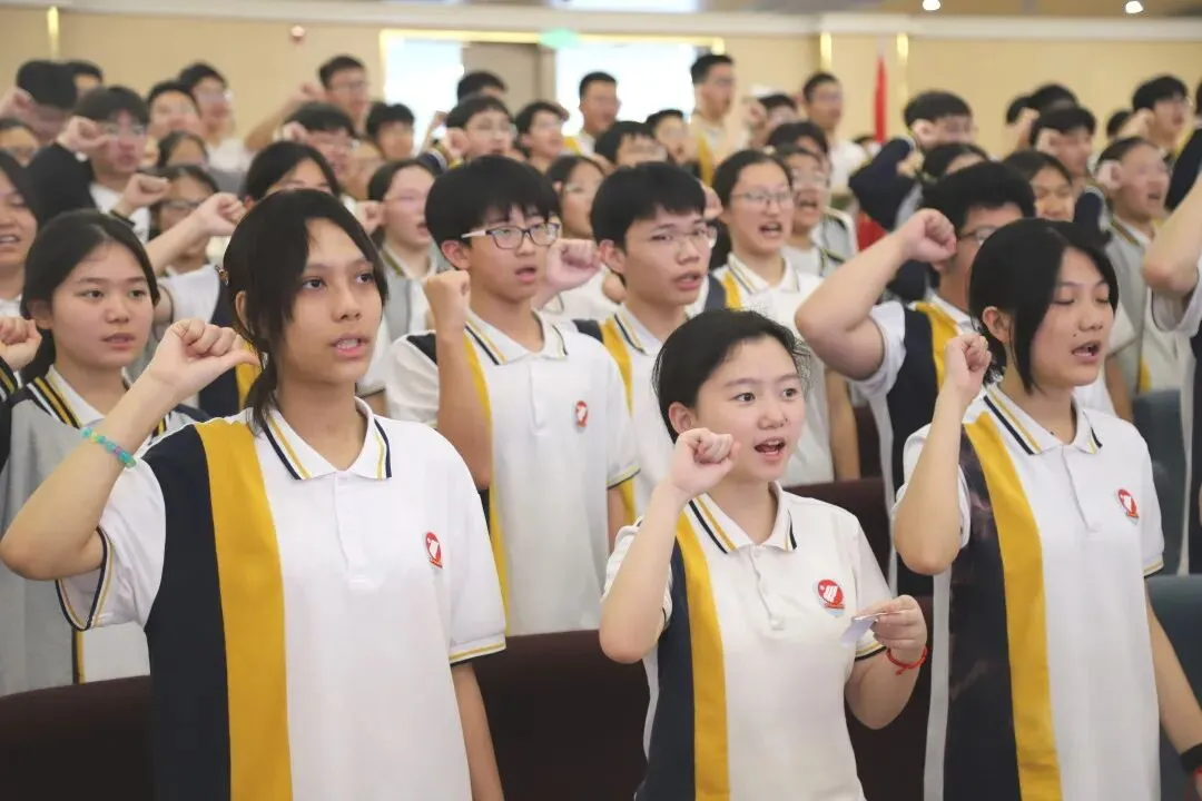 旌旗猎猎跃龙门,壮志凌云搏中考——鸡鸣山学校隆重举行2026年冲刺动员大会-第35张图片-四季读书网 旌旗猎猎跃龙门,壮志凌云搏中考——鸡鸣山学校隆重举行2026年冲刺动员大会-第35张图片-四季读书网