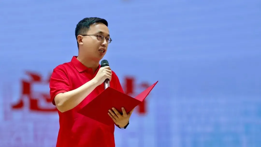 旌旗猎猎跃龙门,壮志凌云搏中考——鸡鸣山学校隆重举行2026年冲刺动员大会-第36张图片-四季读书网 旌旗猎猎跃龙门,壮志凌云搏中考——鸡鸣山学校隆重举行2026年冲刺动员大会-第36张图片-四季读书网