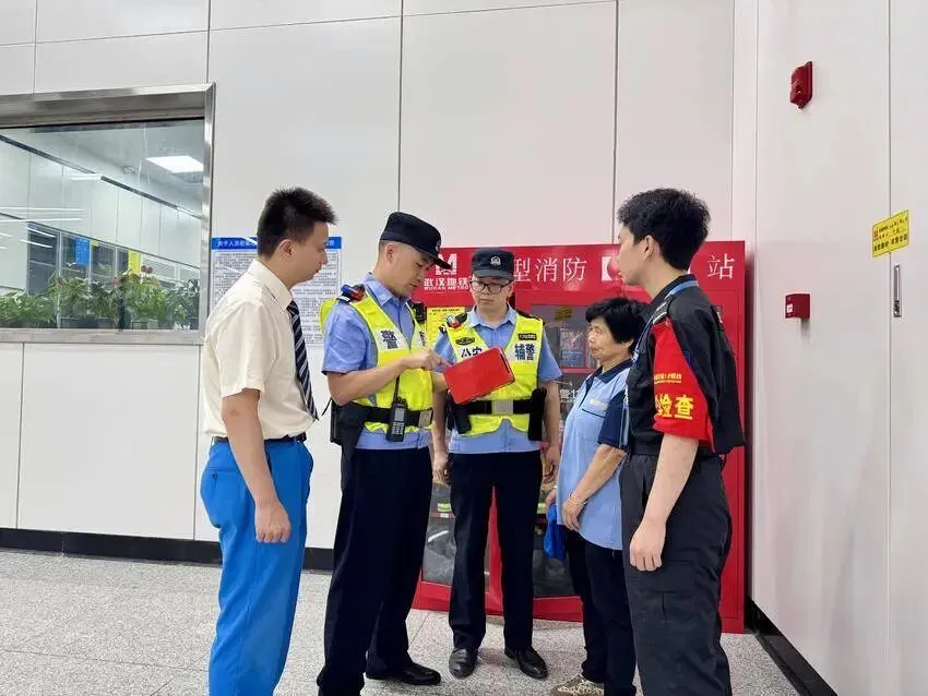 中考遇上端午,武汉轨道公安全力守护!-第6张图片-四季读书网 中考遇上端午,武汉轨道公安全力守护!-第6张图片-四季读书网