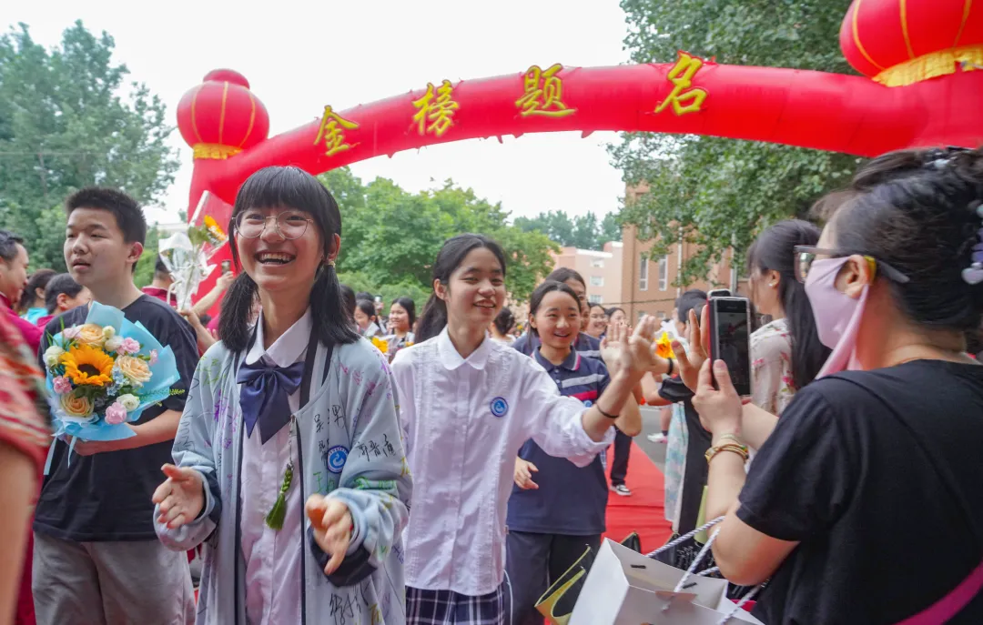 高考中考占用教室多天,学校要不要补课?-第2张图片-四季读书网 高考中考占用教室多天,学校要不要补课?-第2张图片-四季读书网