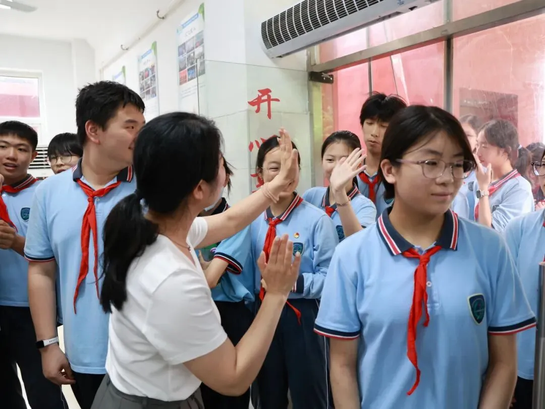 【龙行龘龘】“柏”志凌云战中考,青春逐梦正当时——上海市龙柏中学2026届加油!-第49张图片-四季读书网 【龙行龘龘】“柏”志凌云战中考,青春逐梦正当时——上海市龙柏中学2026届加油!-第49张图片-四季读书网