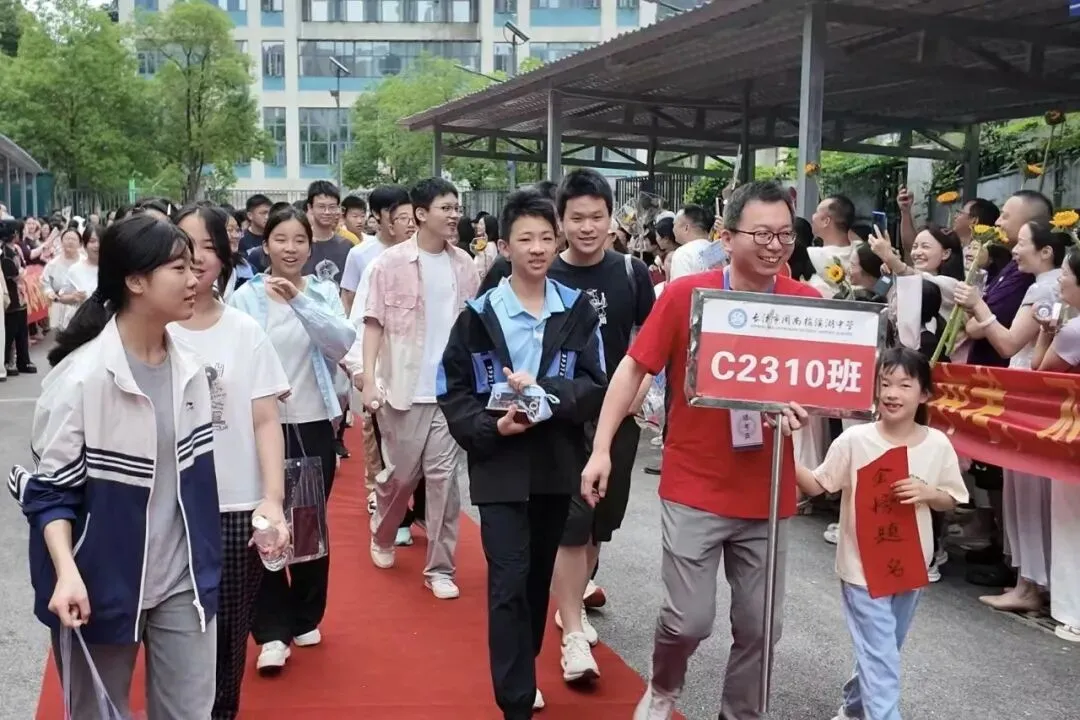 中考第一天 | 温情送考 蓄力逐梦-第34张图片-四季读书网 中考第一天 | 温情送考 蓄力逐梦-第34张图片-四季读书网