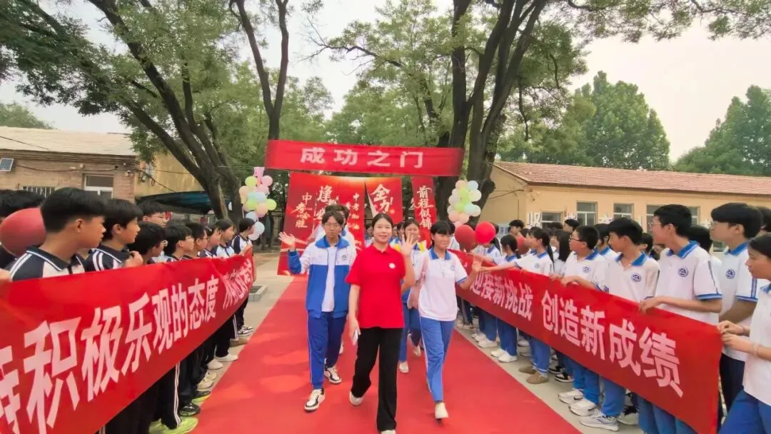 【水木青中·中考】逐梦出征,笔定荣光|青塔中学2026届九年级毕业典礼暖心举行-第11张图片-四季读书网 【水木青中·中考】逐梦出征,笔定荣光|青塔中学2026届九年级毕业典礼暖心举行-第11张图片-四季读书网