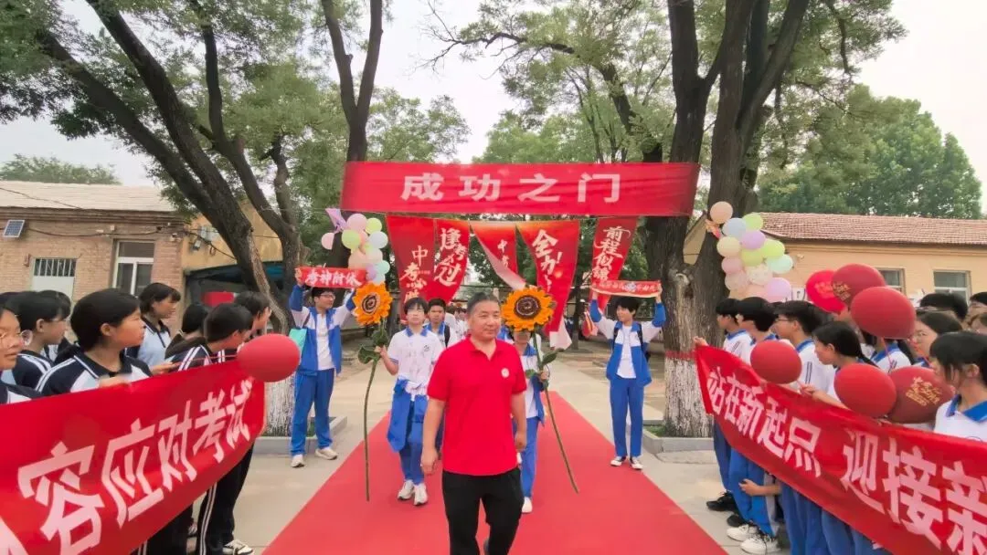 【水木青中·中考】逐梦出征,笔定荣光|青塔中学2026届九年级毕业典礼暖心举行-第13张图片-四季读书网 【水木青中·中考】逐梦出征,笔定荣光|青塔中学2026届九年级毕业典礼暖心举行-第13张图片-四季读书网