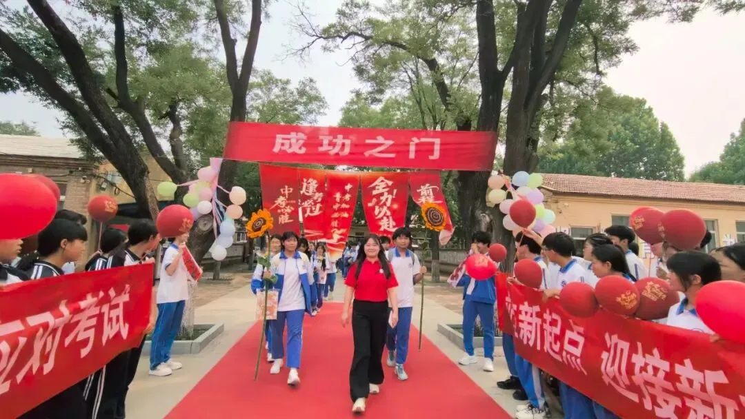 【水木青中·中考】逐梦出征,笔定荣光|青塔中学2026届九年级毕业典礼暖心举行-第15张图片-四季读书网 【水木青中·中考】逐梦出征,笔定荣光|青塔中学2026届九年级毕业典礼暖心举行-第15张图片-四季读书网