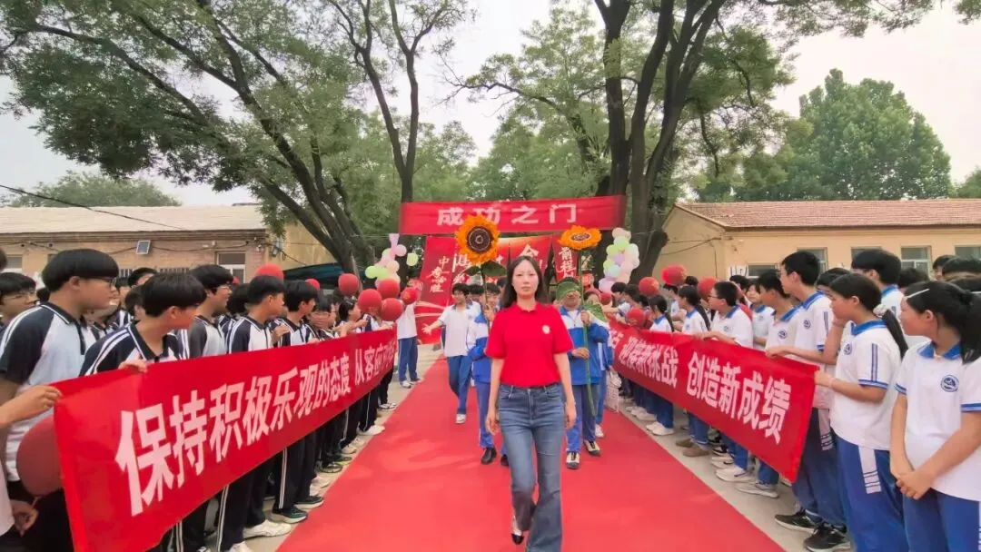 【水木青中·中考】逐梦出征,笔定荣光|青塔中学2026届九年级毕业典礼暖心举行-第16张图片-四季读书网 【水木青中·中考】逐梦出征,笔定荣光|青塔中学2026届九年级毕业典礼暖心举行-第16张图片-四季读书网