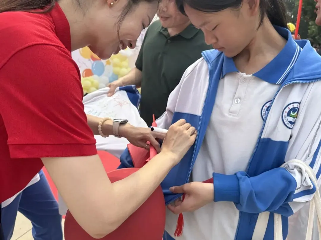 【水木青中·中考】逐梦出征,笔定荣光|青塔中学2026届九年级毕业典礼暖心举行-第40张图片-四季读书网 【水木青中·中考】逐梦出征,笔定荣光|青塔中学2026届九年级毕业典礼暖心举行-第40张图片-四季读书网