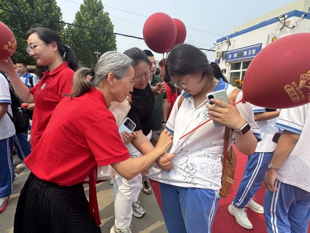 【水木青中·中考】逐梦出征,笔定荣光|青塔中学2026届九年级毕业典礼暖心举行-第42张图片-四季读书网 【水木青中·中考】逐梦出征,笔定荣光|青塔中学2026届九年级毕业典礼暖心举行-第42张图片-四季读书网
