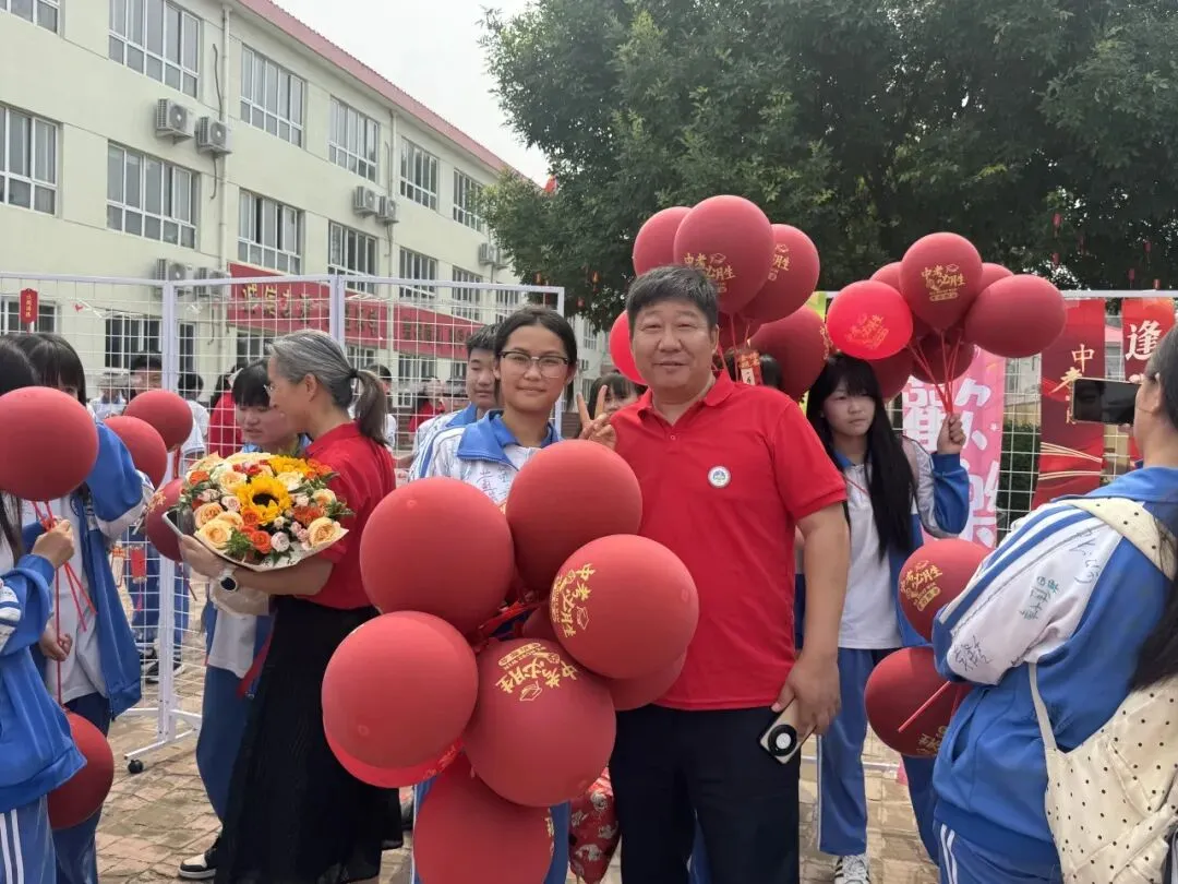 【水木青中·中考】逐梦出征,笔定荣光|青塔中学2026届九年级毕业典礼暖心举行-第45张图片-四季读书网 【水木青中·中考】逐梦出征,笔定荣光|青塔中学2026届九年级毕业典礼暖心举行-第45张图片-四季读书网