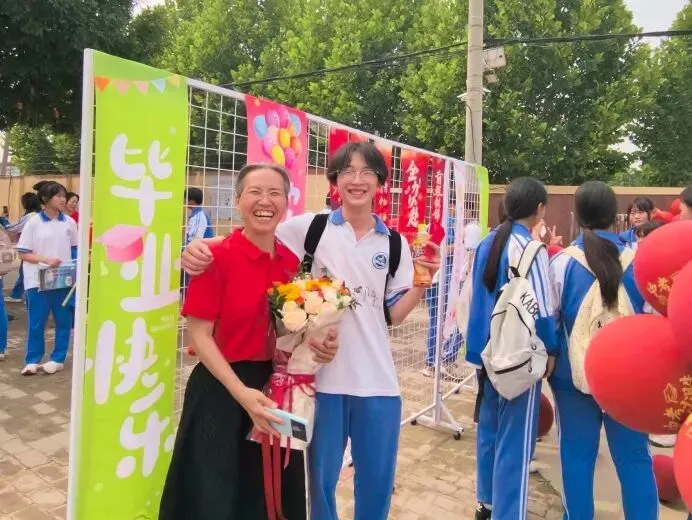 【水木青中·中考】逐梦出征,笔定荣光|青塔中学2026届九年级毕业典礼暖心举行-第46张图片-四季读书网 【水木青中·中考】逐梦出征,笔定荣光|青塔中学2026届九年级毕业典礼暖心举行-第46张图片-四季读书网