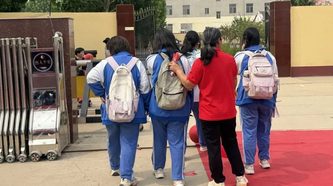 【水木青中·中考】逐梦出征,笔定荣光|青塔中学2026届九年级毕业典礼暖心举行-第47张图片-四季读书网 【水木青中·中考】逐梦出征,笔定荣光|青塔中学2026届九年级毕业典礼暖心举行-第47张图片-四季读书网