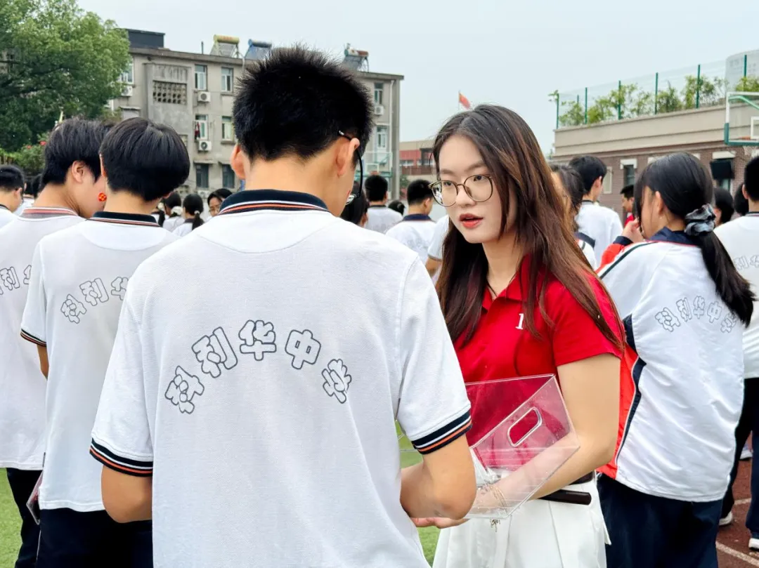 执笔凌云迎中考,暖心赋能赴鹏程 | 我校隆重举行中考出征仪式-第29张图片-四季读书网 执笔凌云迎中考,暖心赋能赴鹏程 | 我校隆重举行中考出征仪式-第29张图片-四季读书网