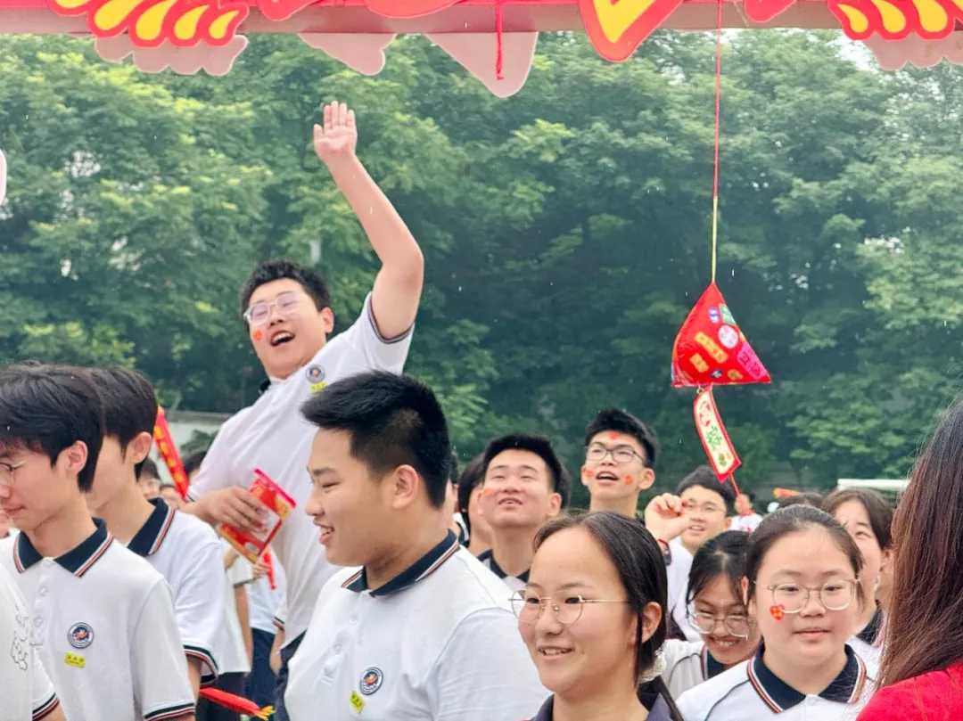 执笔凌云迎中考,暖心赋能赴鹏程 | 我校隆重举行中考出征仪式-第31张图片-四季读书网 执笔凌云迎中考,暖心赋能赴鹏程 | 我校隆重举行中考出征仪式-第31张图片-四季读书网