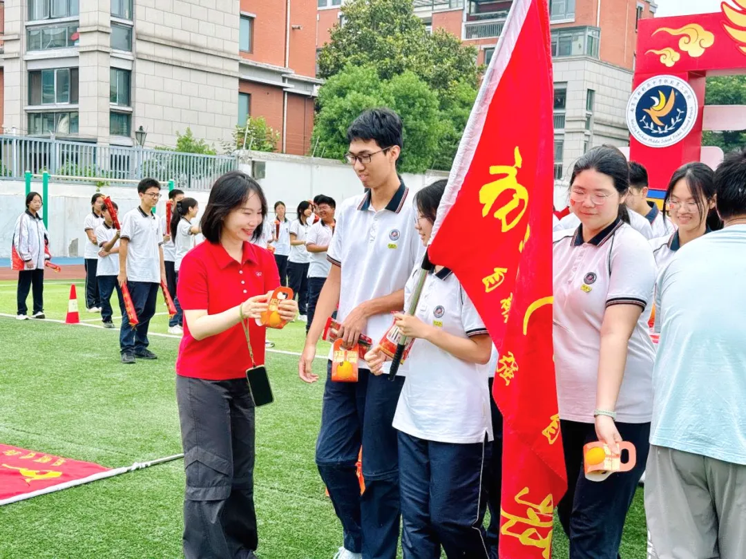 执笔凌云迎中考,暖心赋能赴鹏程 | 我校隆重举行中考出征仪式-第33张图片-四季读书网 执笔凌云迎中考,暖心赋能赴鹏程 | 我校隆重举行中考出征仪式-第33张图片-四季读书网