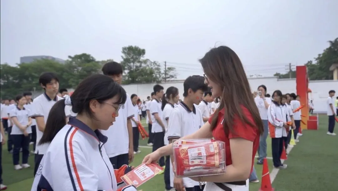 执笔凌云迎中考,暖心赋能赴鹏程 | 我校隆重举行中考出征仪式-第42张图片-四季读书网 执笔凌云迎中考,暖心赋能赴鹏程 | 我校隆重举行中考出征仪式-第42张图片-四季读书网