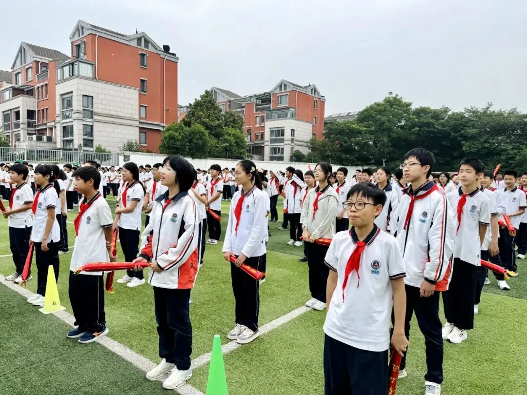 执笔凌云迎中考,暖心赋能赴鹏程 | 我校隆重举行中考出征仪式-第49张图片-四季读书网 执笔凌云迎中考,暖心赋能赴鹏程 | 我校隆重举行中考出征仪式-第49张图片-四季读书网