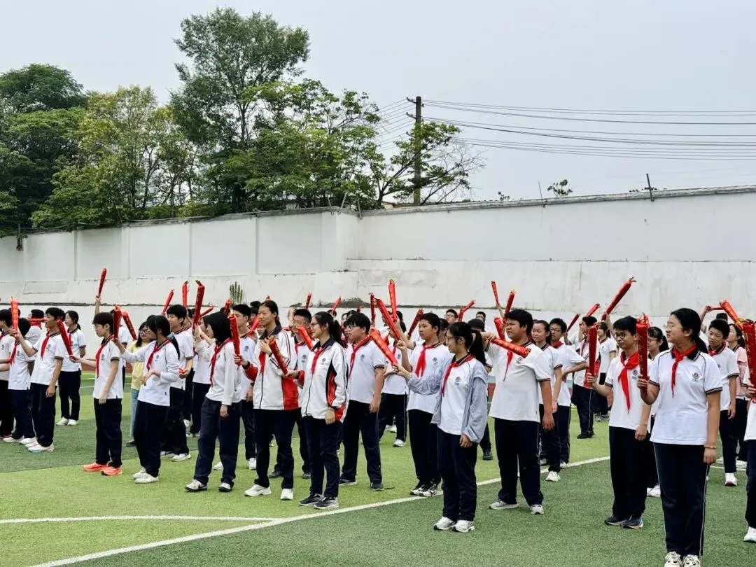 执笔凌云迎中考,暖心赋能赴鹏程 | 我校隆重举行中考出征仪式-第50张图片-四季读书网 执笔凌云迎中考,暖心赋能赴鹏程 | 我校隆重举行中考出征仪式-第50张图片-四季读书网