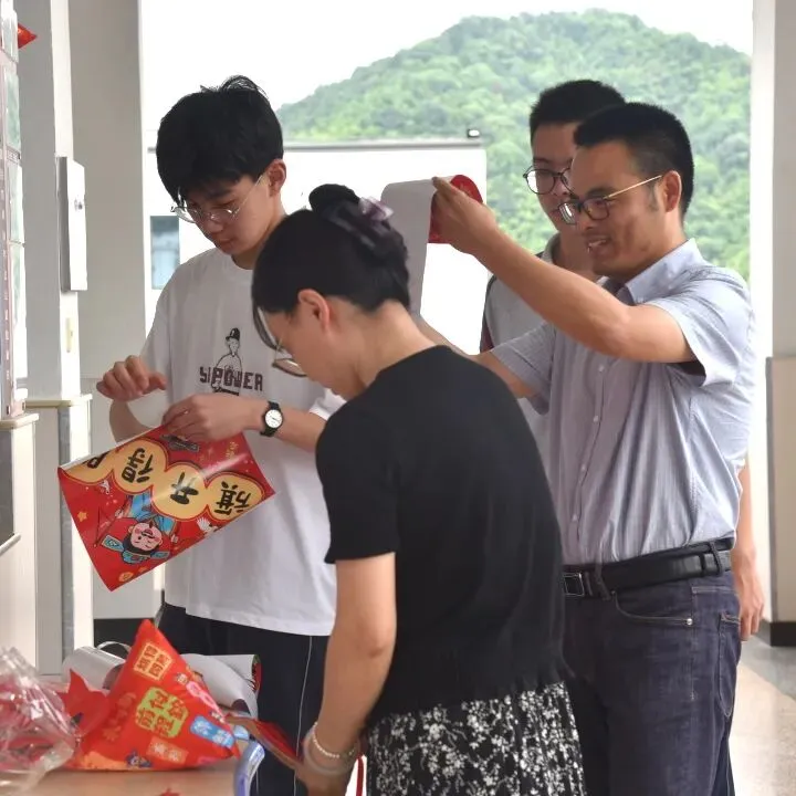 萧山专属中考转运墙火了!留言许愿,金榜题名,考场发挥一路开挂-第24张图片-四季读书网 萧山专属中考转运墙火了!留言许愿,金榜题名,考场发挥一路开挂-第24张图片-四季读书网