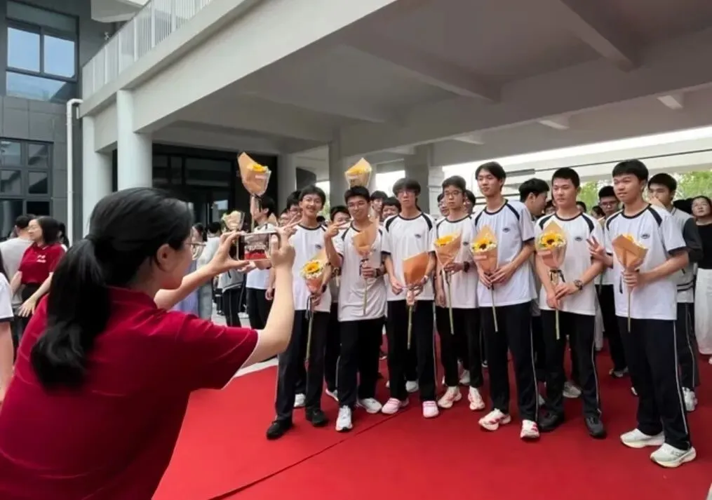 中考加油!文锦书院2026届温情送考,祝学子们旗开得胜!-第53张图片-四季读书网 中考加油!文锦书院2026届温情送考,祝学子们旗开得胜!-第53张图片-四季读书网