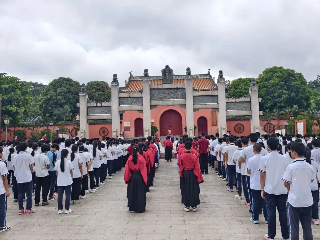 礼敬先师承文脉 凝心砺志迎中考-第20张图片-四季读书网 礼敬先师承文脉 凝心砺志迎中考-第20张图片-四季读书网