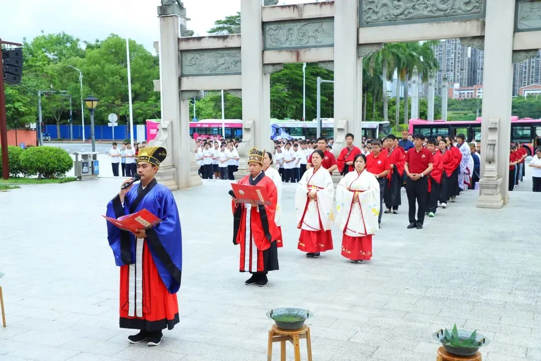 礼敬先师承文脉 凝心砺志迎中考-第21张图片-四季读书网 礼敬先师承文脉 凝心砺志迎中考-第21张图片-四季读书网