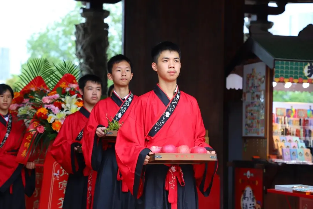 礼敬先师承文脉 凝心砺志迎中考-第26张图片-四季读书网 礼敬先师承文脉 凝心砺志迎中考-第26张图片-四季读书网