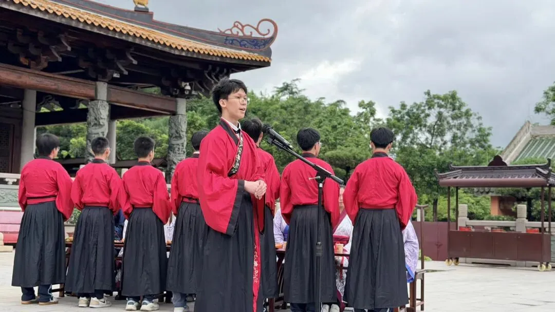 礼敬先师承文脉 凝心砺志迎中考-第28张图片-四季读书网 礼敬先师承文脉 凝心砺志迎中考-第28张图片-四季读书网