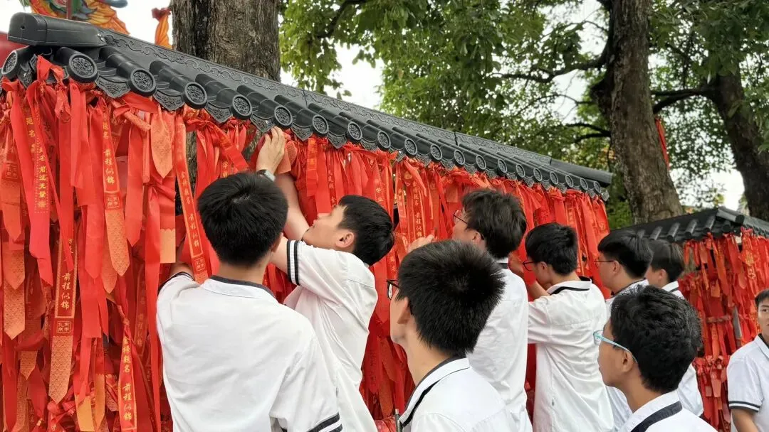 礼敬先师承文脉 凝心砺志迎中考-第35张图片-四季读书网 礼敬先师承文脉 凝心砺志迎中考-第35张图片-四季读书网