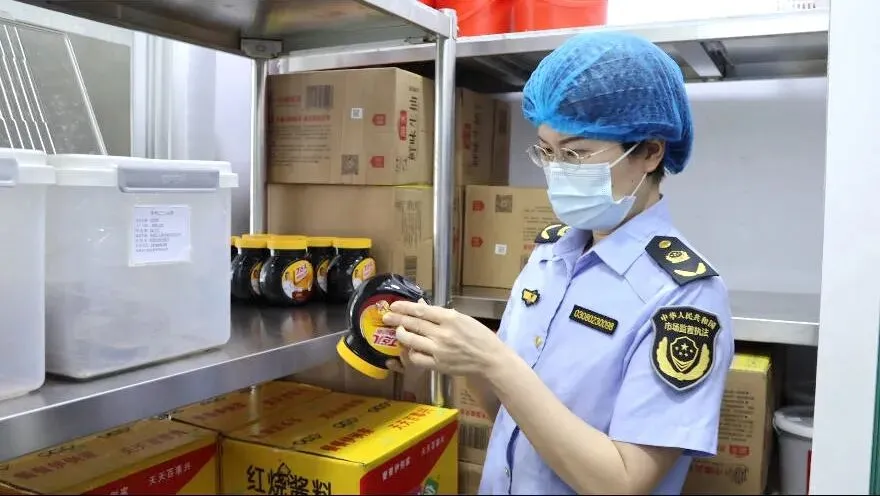 承德县:护航中考“食”刻坚守 筑牢考生舌尖安全屏障-第3张图片-四季读书网 承德县:护航中考“食”刻坚守 筑牢考生舌尖安全屏障-第3张图片-四季读书网