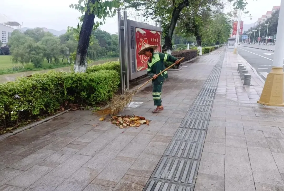 县城市管理和综合执法局:护航中考 “城”心相伴-第9张图片-四季读书网 县城市管理和综合执法局:护航中考 “城”心相伴-第9张图片-四季读书网