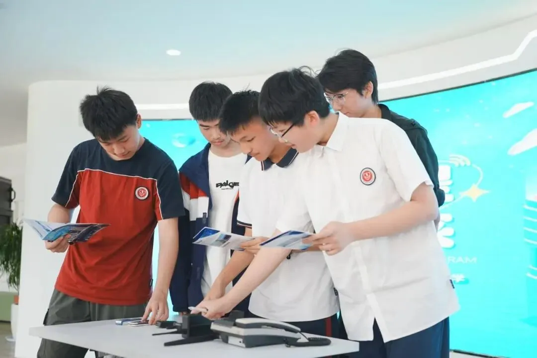 提前抢占高中名额!中考出分即可签约!最高三年全免再加奖学金!-第17张图片-四季读书网
