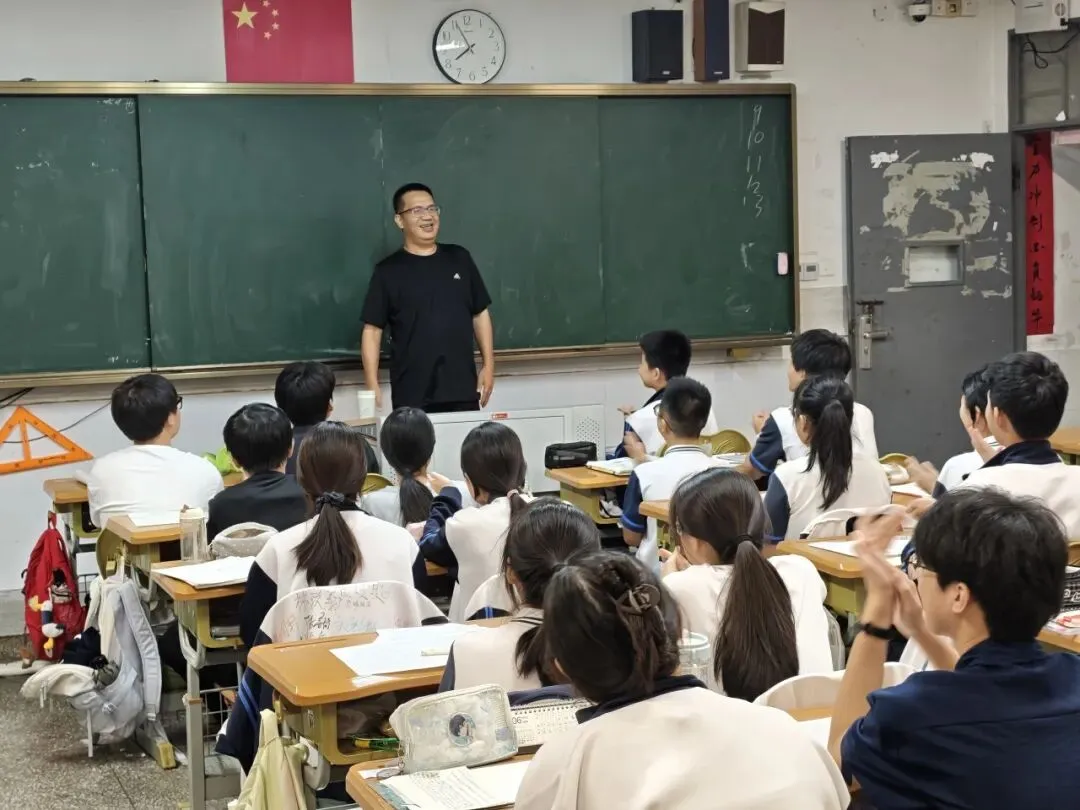 暖心护航,逐梦中考!——校领导为初三学子们加油助威-第26张图片-四季读书网
