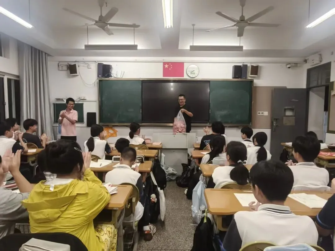 暖心护航,逐梦中考!——校领导为初三学子们加油助威-第30张图片-四季读书网