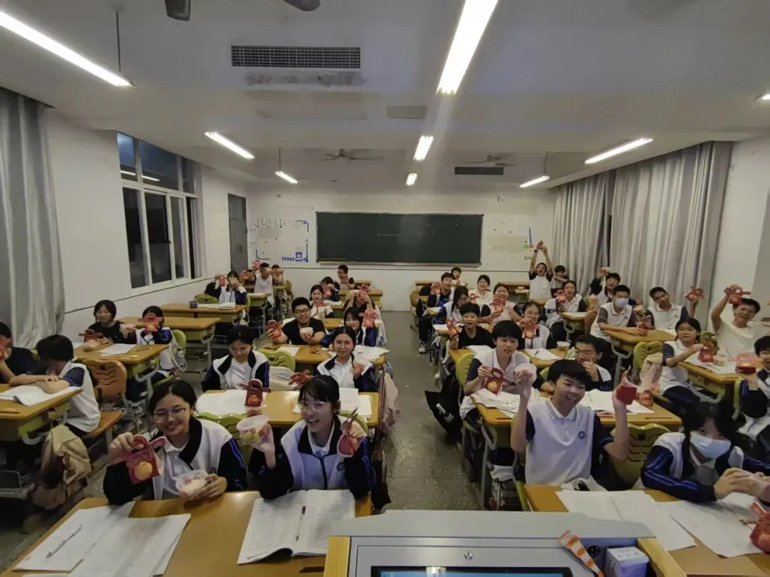 暖心护航,逐梦中考!——校领导为初三学子们加油助威-第32张图片-四季读书网