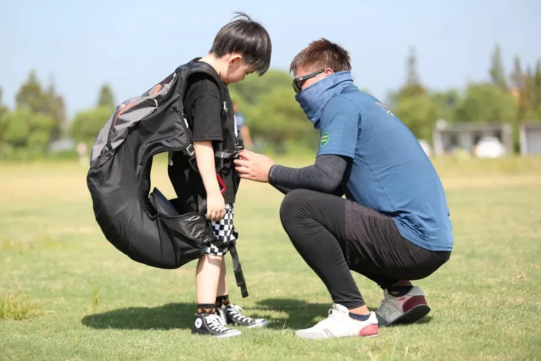 【中考假长途研学】乘风踏浪的少年|滑翔伞课程及体验+皮划艇体验+斯巴达挑战+滑翔伞VR-第27张图片-四季读书网 【中考假长途研学】乘风踏浪的少年|滑翔伞课程及体验+皮划艇体验+斯巴达挑战+滑翔伞VR-第27张图片-四季读书网